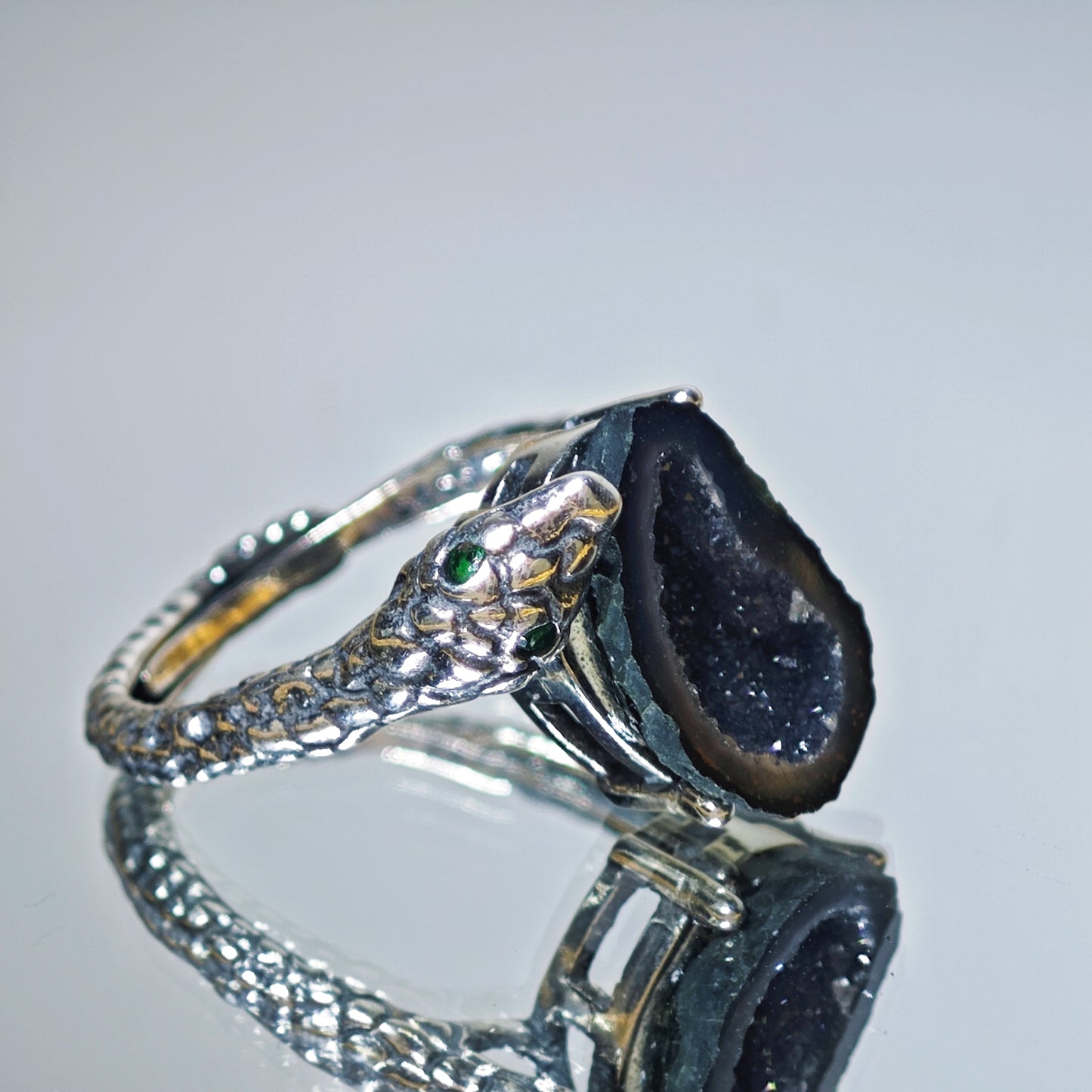LANYI Eclipse Serpent Vault
